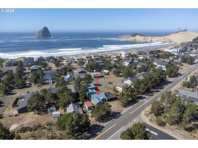 $755,000 | 33520 Cape Kiwanda Drive, Pacific City, OR 97135
