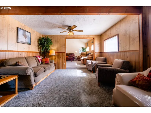 $755,000 | 33520 Cape Kiwanda Drive, Pacific City, OR 97135