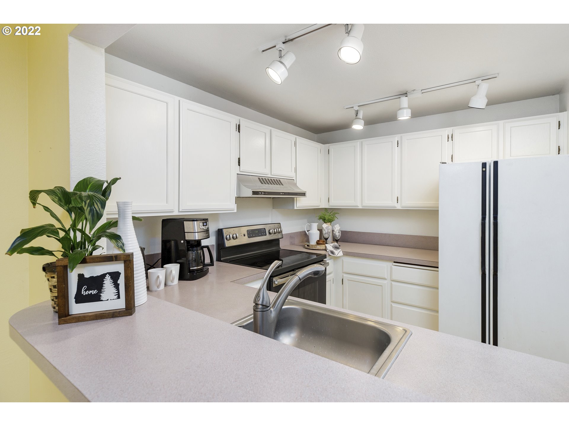 4880 Southwest Scholls Ferry Road, Unit 27 Portland, OR 97225 - Photo 5 of 28 Gallery Image 5