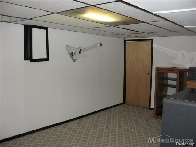 13066 East 13 Mile Road Warren, MI 48088 - Photo 12 of 15 12.jpg