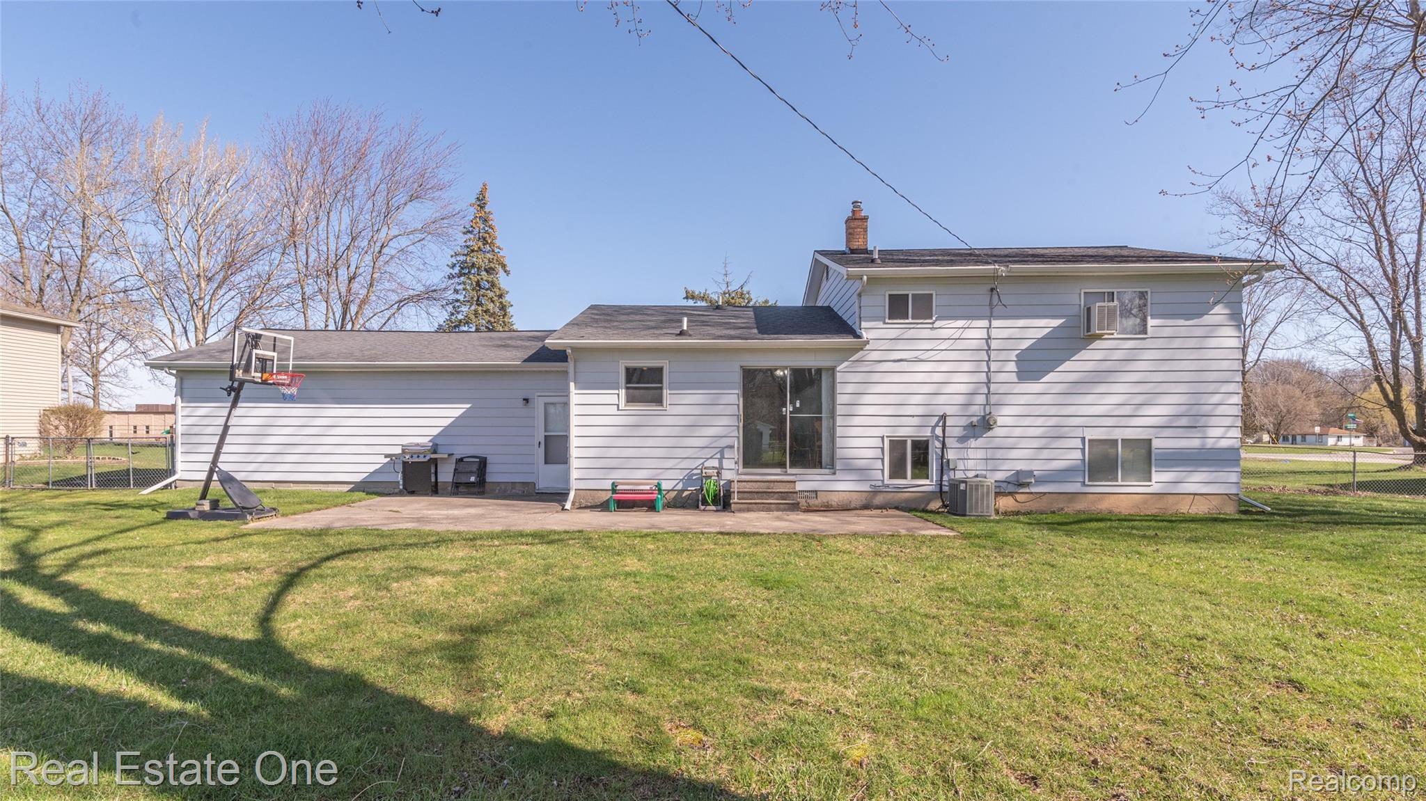 2244 Reid Road Grand Blanc, MI 48439 - Photo 7 of 44 0062220027177_4.jpg