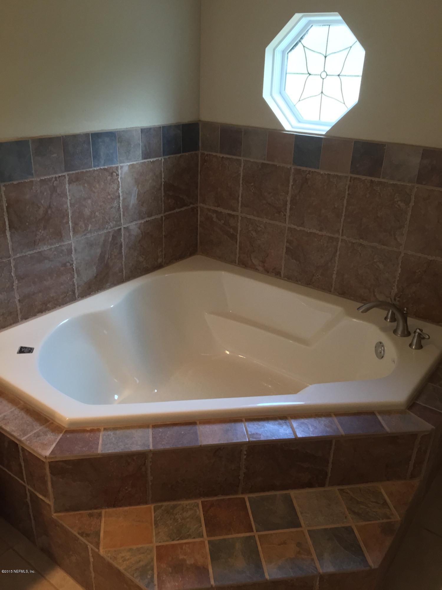 4653 Calendula Avenue Middleburg, FL 32068 - Photo 15 of 50 a bathroom with a bathtub