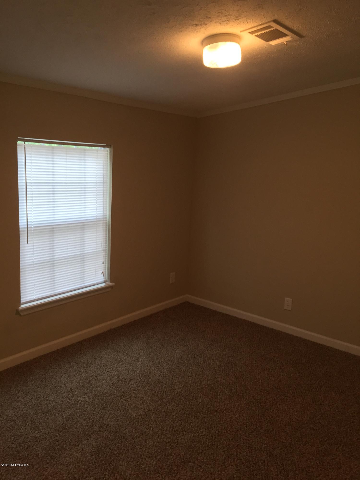 4653 Calendula Avenue Middleburg, FL 32068 - Photo 34 of 50 an empty room with a window