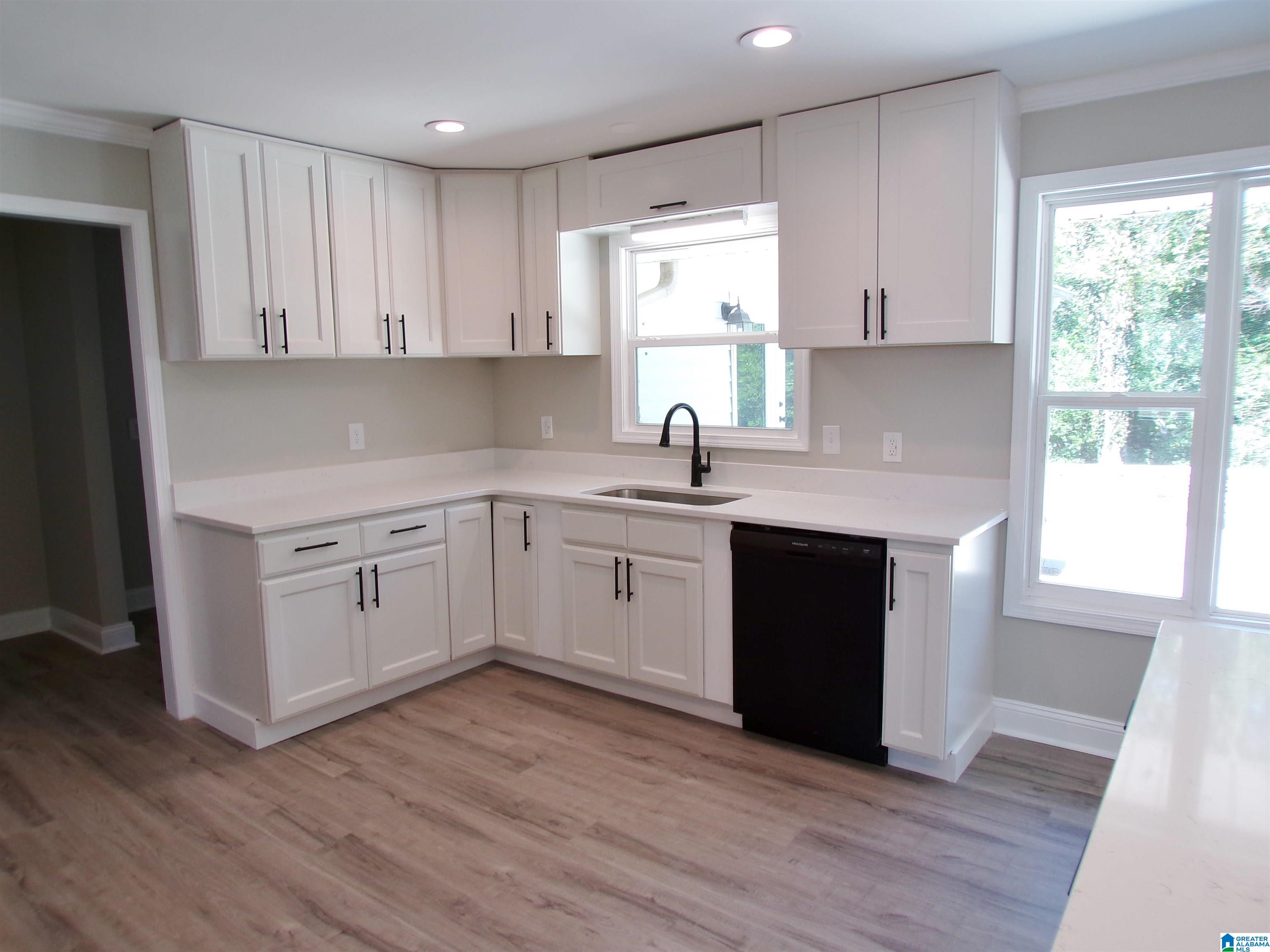7 Christopher Way Anniston, AL 36207 - Photo 9 of 100