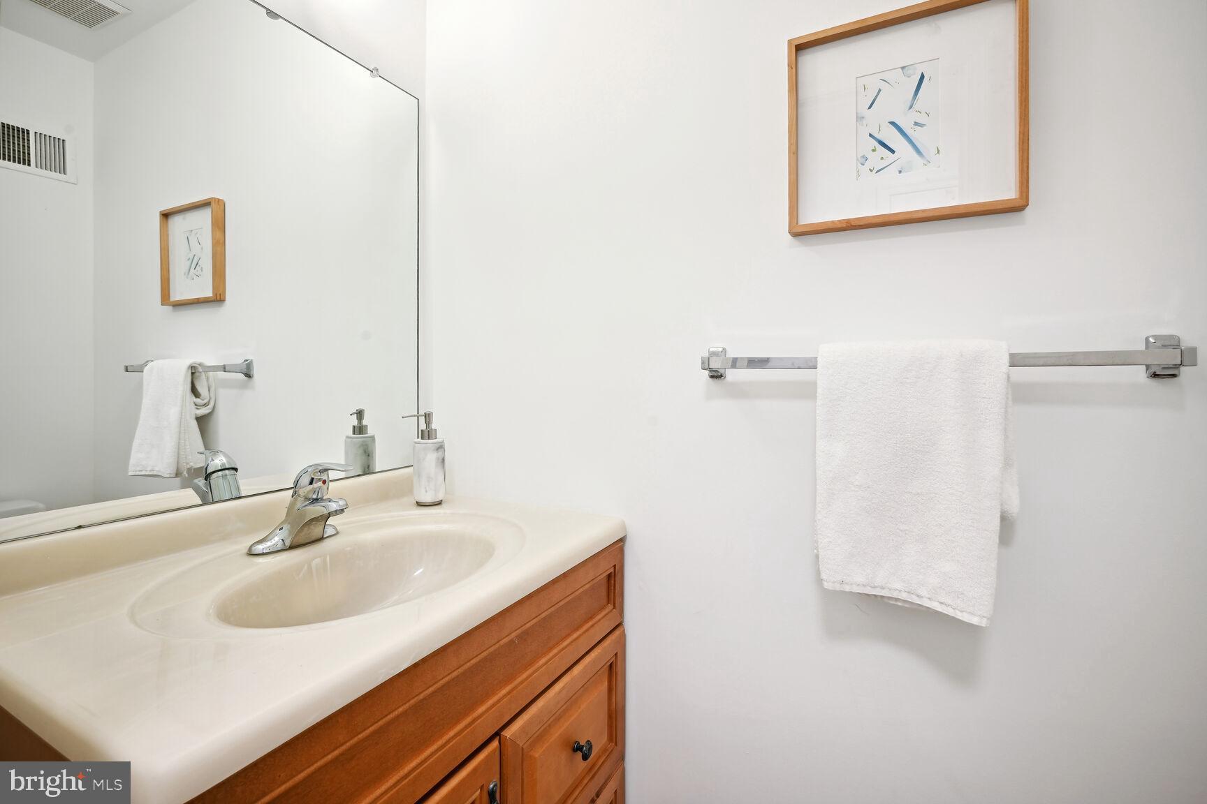 7232 Greentree Road Bethesda, MD 20817 - Photo 12 of 28