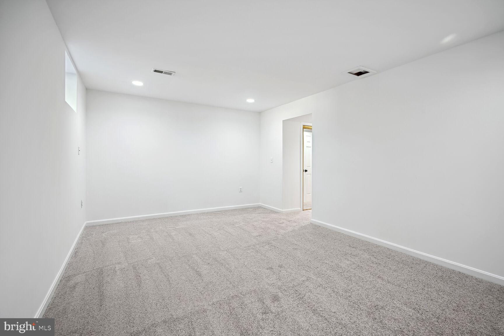 7232 Greentree Road Bethesda, MD 20817 - Photo 23 of 28