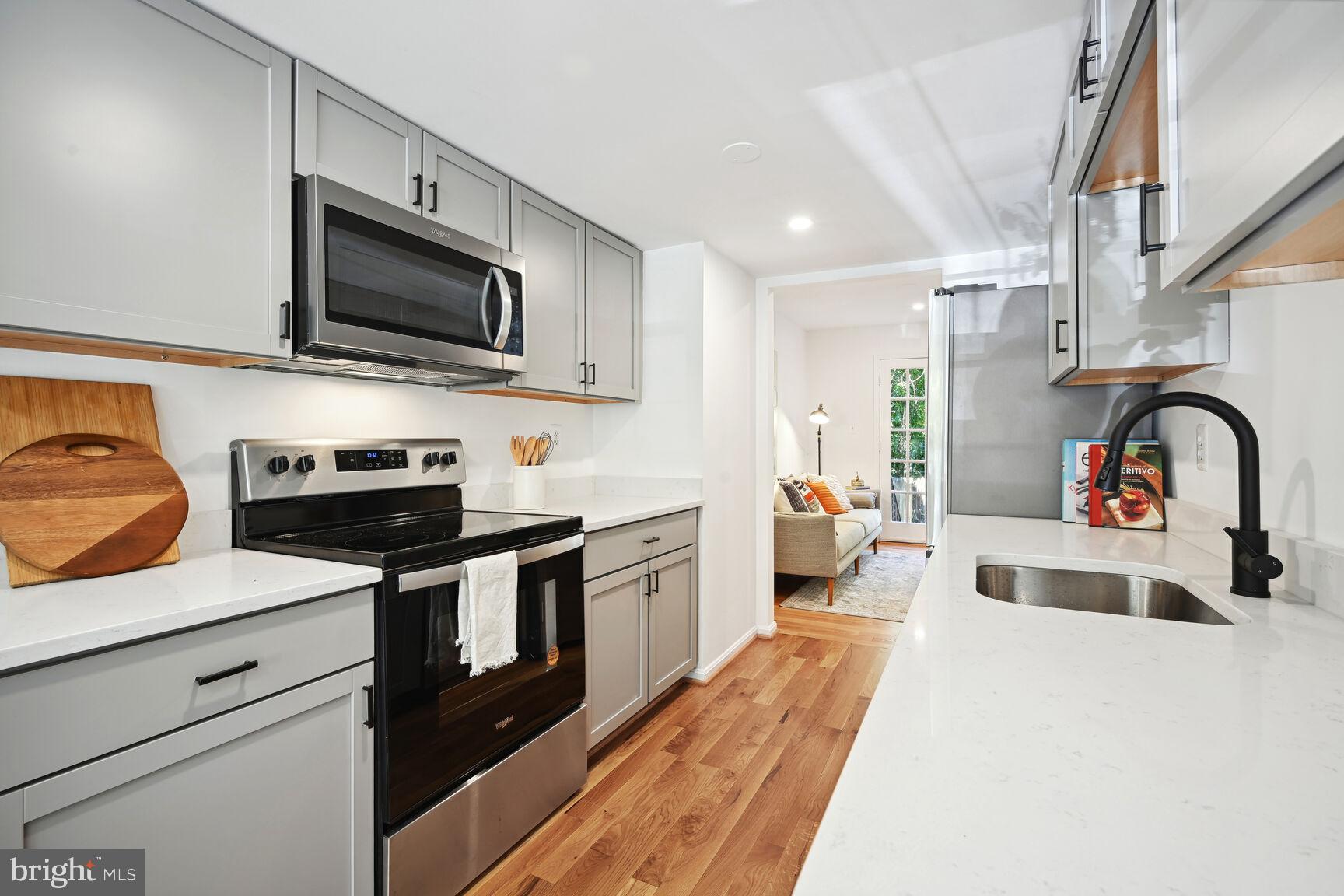 7232 Greentree Road Bethesda, MD 20817 - Photo 8 of 28