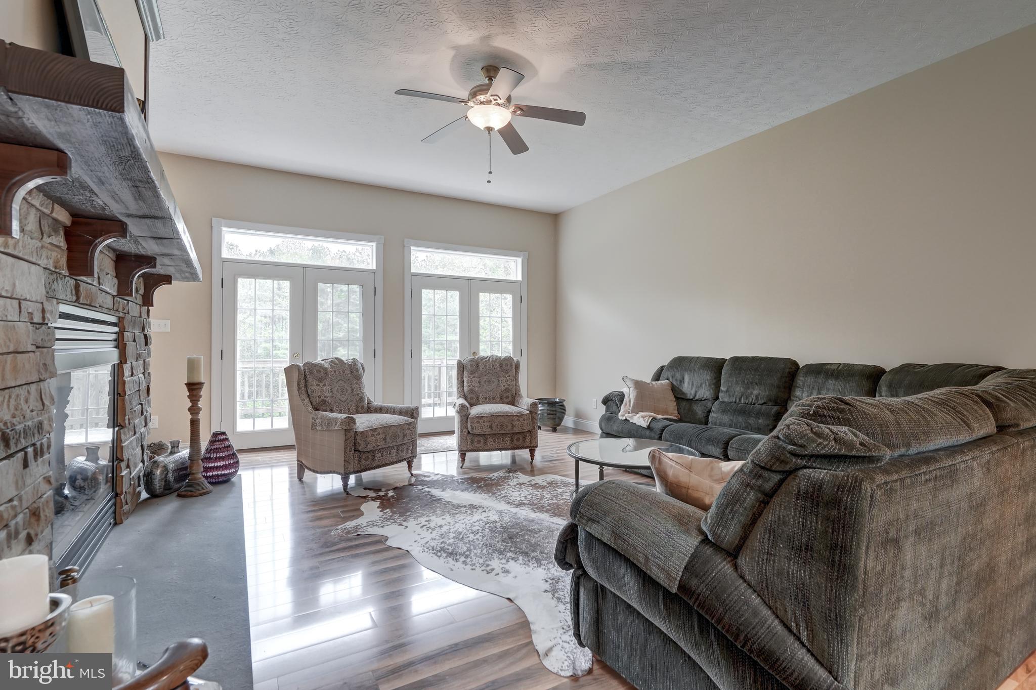 2066 Byrd's Mill Road Newtown, VA 23126 - Photo 13 of 61 a living room with furniture
