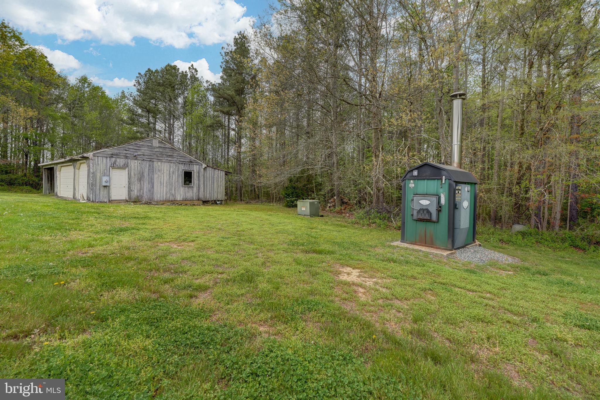 2066 Byrd's Mill Road Newtown, VA 23126 - Photo 54 of 61 a backyard of a house with lots of green space and mountain view
