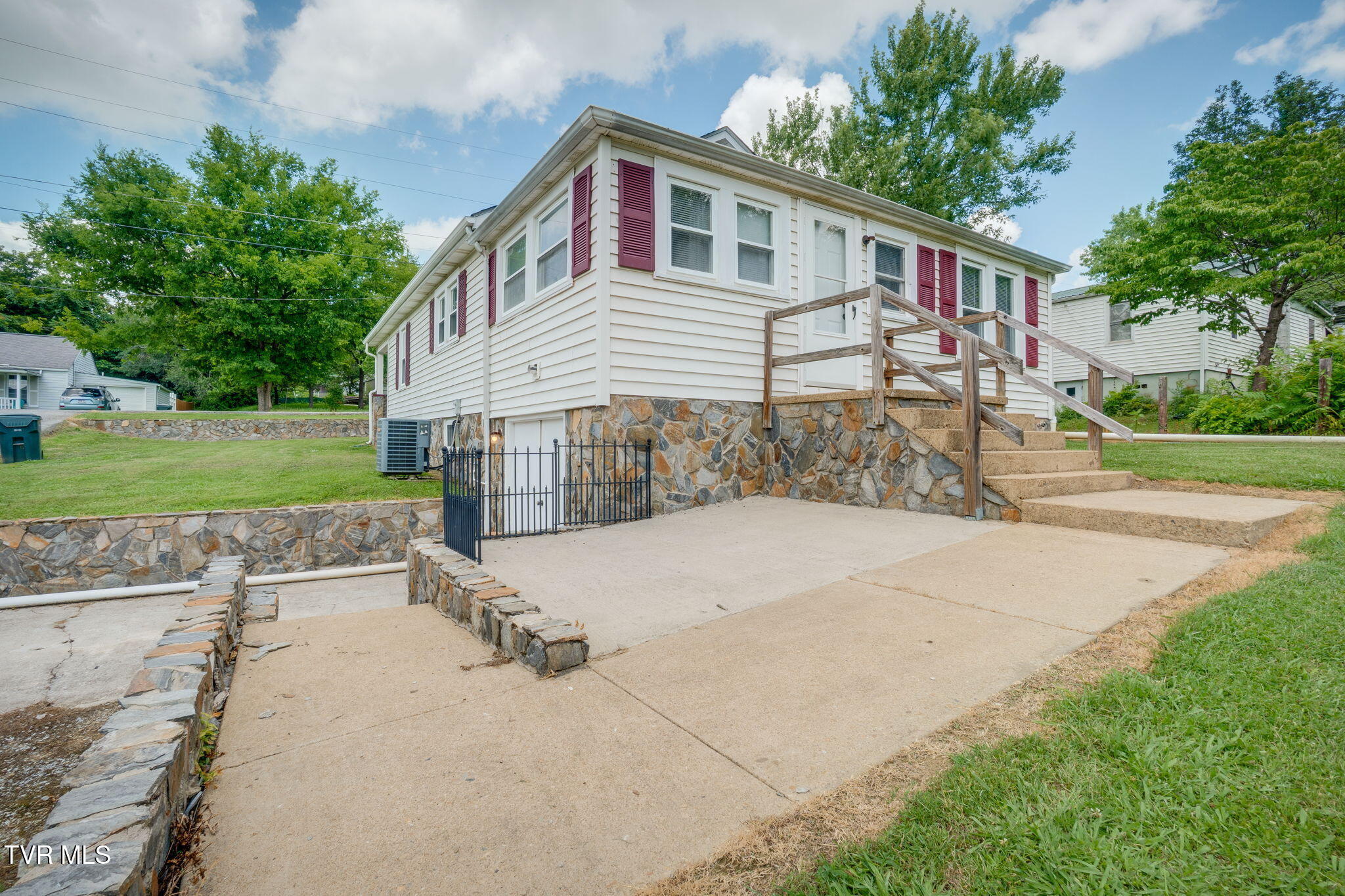 404 Cherry Street Greeneville, TN 37745 - Photo 24 of 25 025