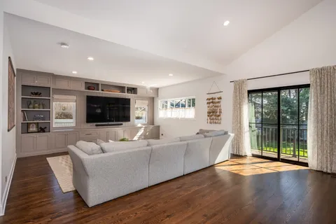 $999,000 | 6529 North Ponchartrain Boulevard, Chicago, IL 60646