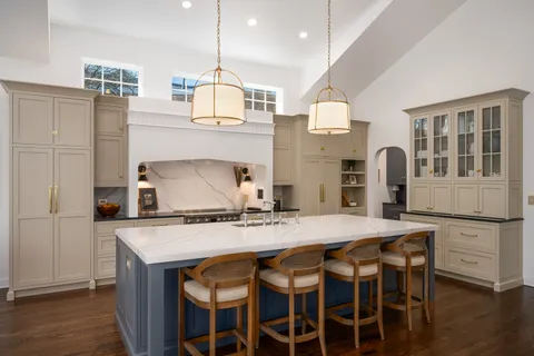 $999,000 | 6529 North Ponchartrain Boulevard, Chicago, IL 60646
