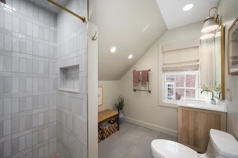 $999,000 | 6529 North Ponchartrain Boulevard, Chicago, IL 60646