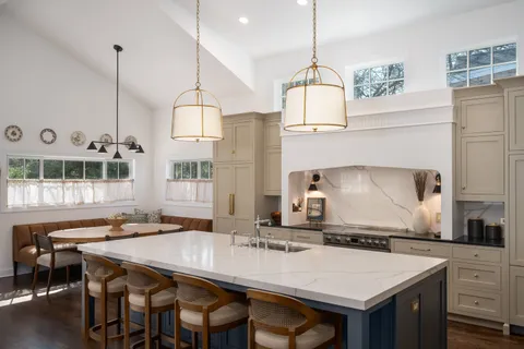 $999,000 | 6529 North Ponchartrain Boulevard, Chicago, IL 60646