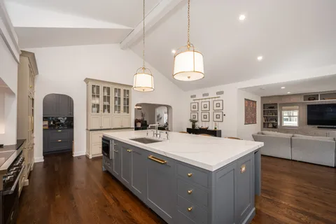 $999,000 | 6529 North Ponchartrain Boulevard, Chicago, IL 60646