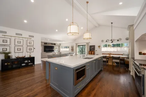 $999,000 | 6529 North Ponchartrain Boulevard, Chicago, IL 60646