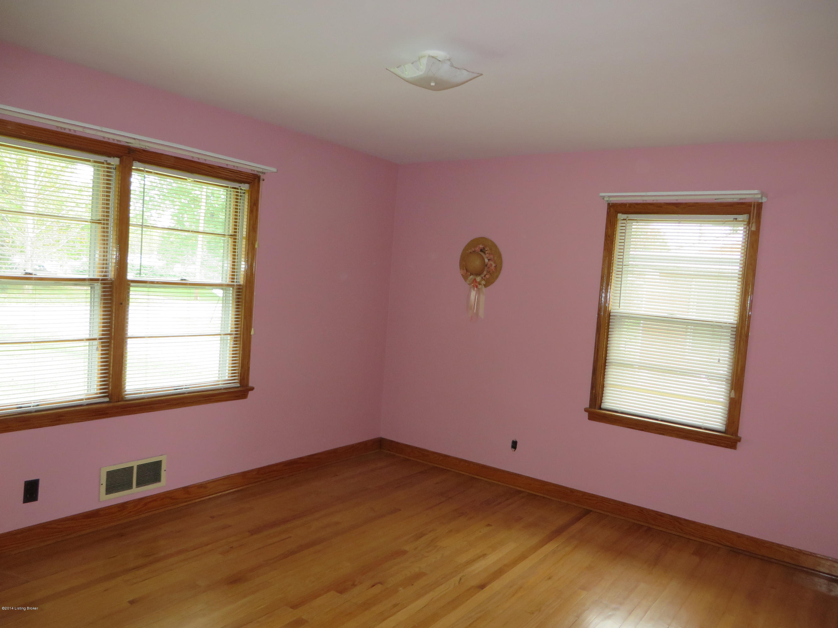 4212 Dover Road Louisville, KY 40216 - Photo 18 of 25 IMG_3764