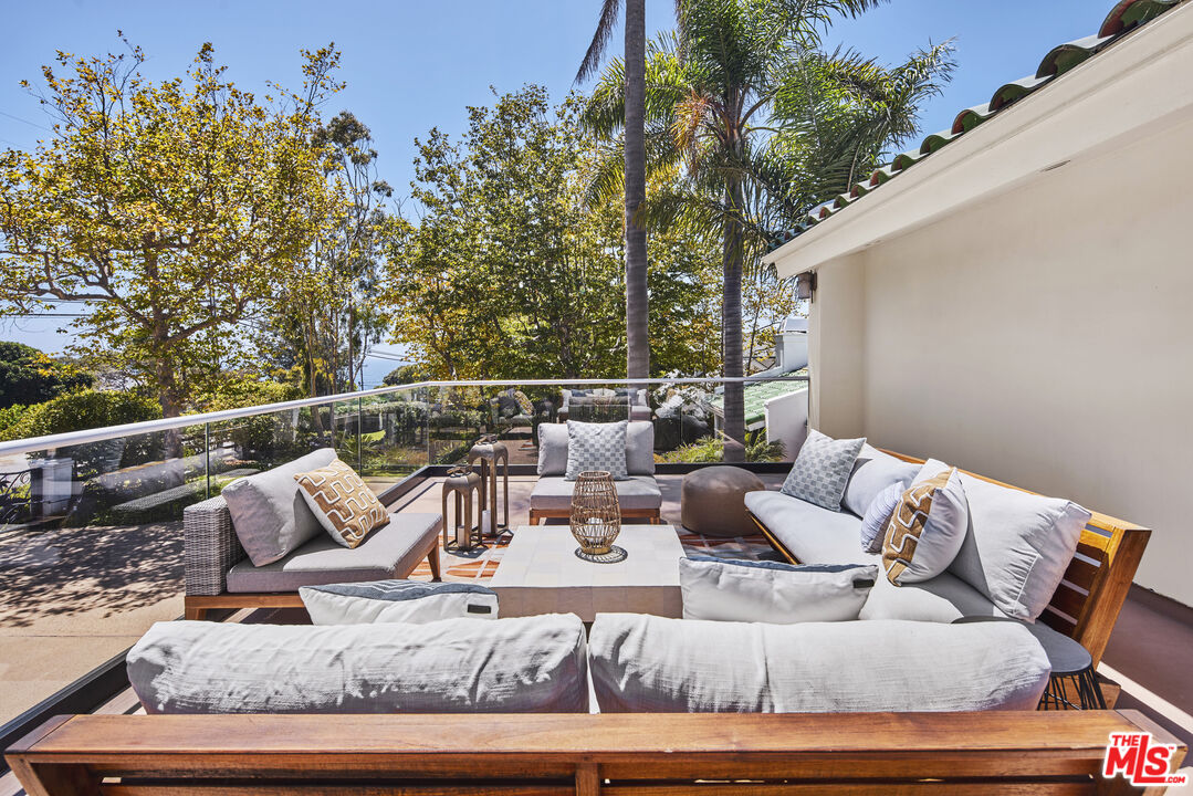 29417 Bluewater Road Malibu, CA 90265 - Photo 4 of 34