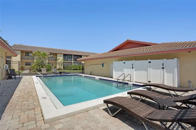 $1,600 | 2415 Bayshore Gardens Parkway, Unit 8, Bradenton, FL 34207