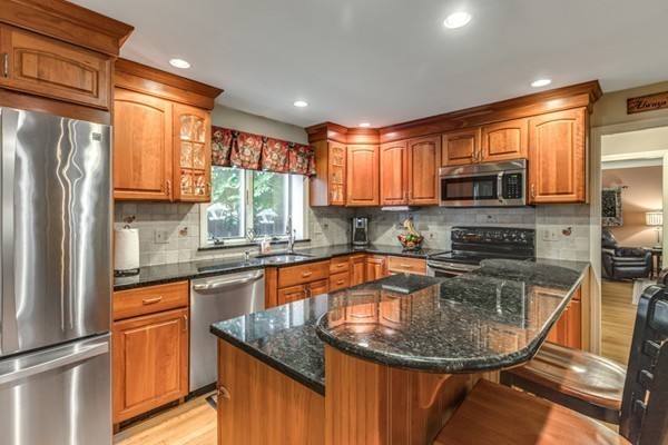 66 Old Cart Road Hamilton, MA 01982 - Photo 9 of 28 Gallery Image 9