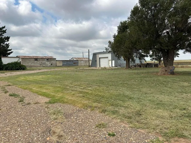 a picture of a lake view