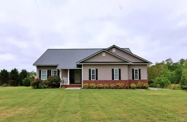 $389,900 | 13738 Richmond Highway, Appomattox, VA 24522