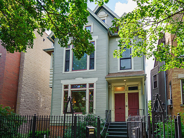 1429 West Roscoe Street Chicago, IL 60657 - Photo 65 of 65 front view of a house with a tree