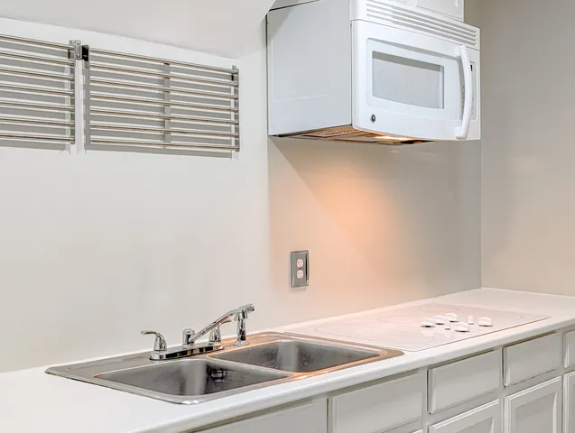 $2,937 | 8616 Hickory Avenue, Crystal Lake, IL 60014