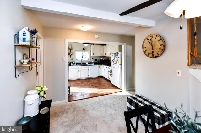 a view of entryway with livingroom and furniture