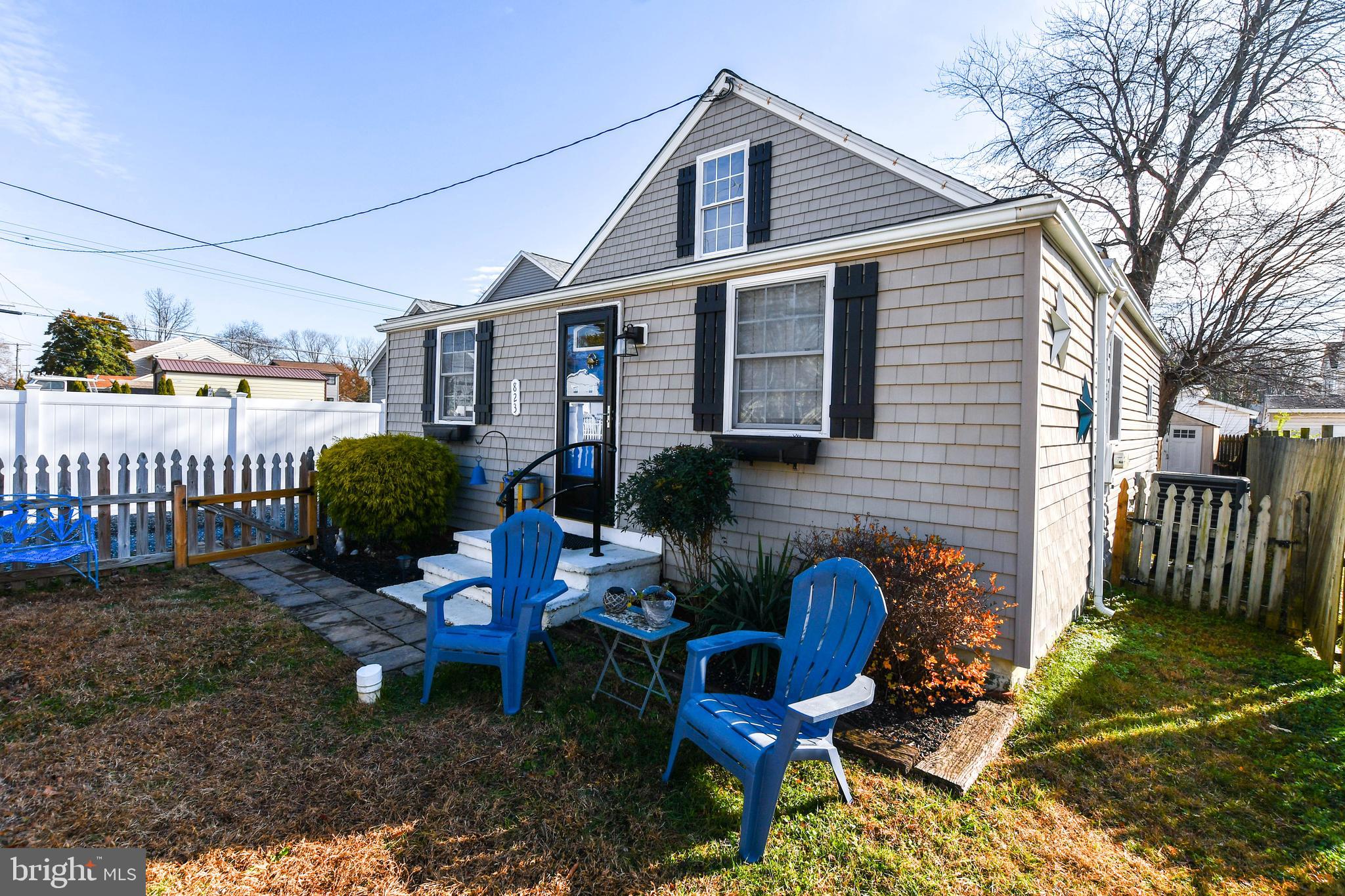 823 Selby Boulevard Edgewater, MD 21037 - Photo 3 of 40 a view of a house with backyard and sitting area