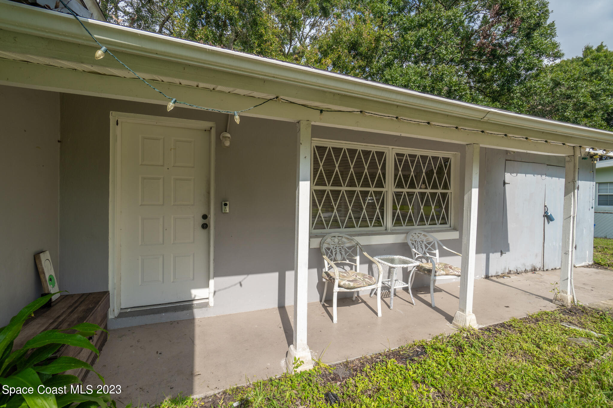 265 Lee Road Melbourne, FL 32904 - Photo 8 of 10 a view of a patio with table and chairs and potted plants