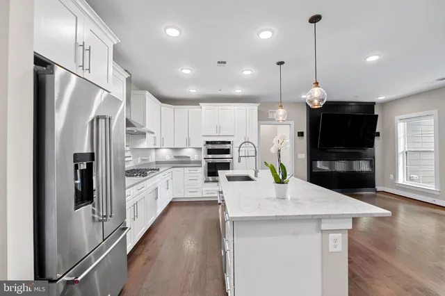 $699,900 | 210 Decoverly Drive, Unit 106, Gaithersburg, MD 20878