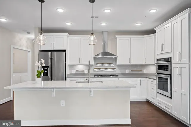 $699,900 | 210 Decoverly Drive, Unit 106, Gaithersburg, MD 20878