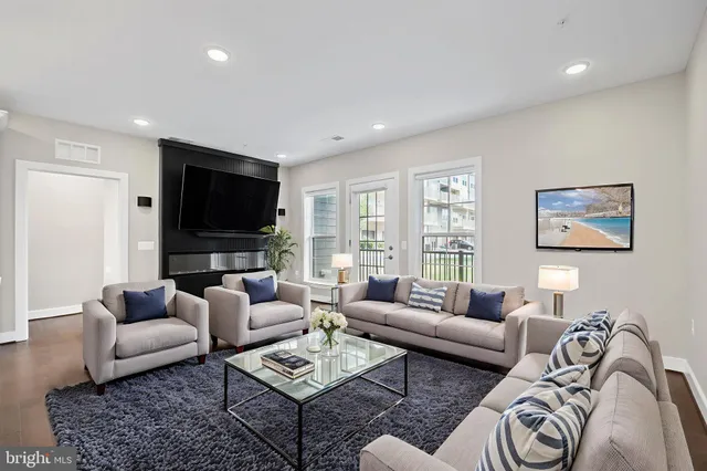 $699,900 | 210 Decoverly Drive, Unit 106, Gaithersburg, MD 20878