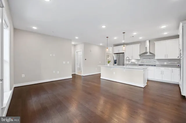 $699,900 | 210 Decoverly Drive, Unit 106, Gaithersburg, MD 20878