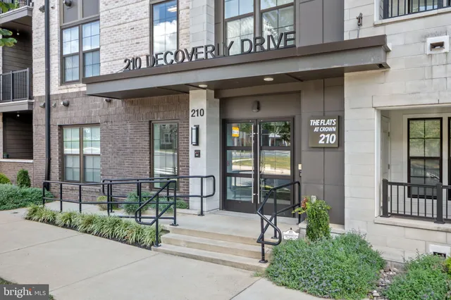 $699,900 | 210 Decoverly Drive, Unit 106, Gaithersburg, MD 20878