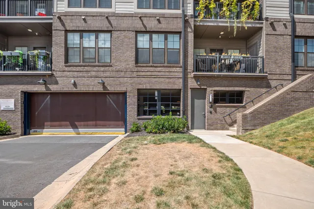 $699,900 | 210 Decoverly Drive, Unit 106, Gaithersburg, MD 20878
