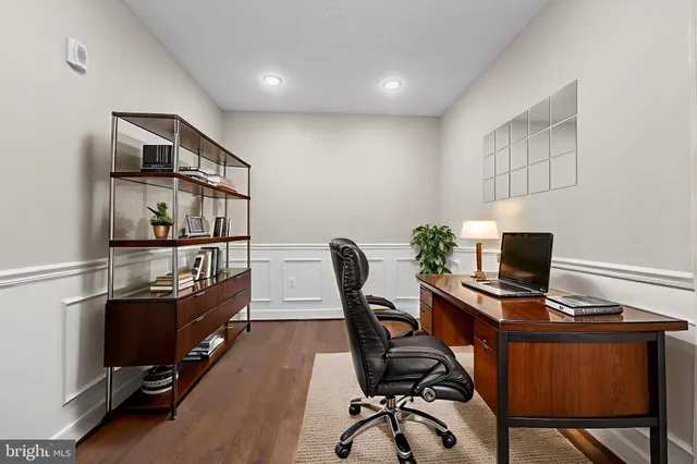 $699,900 | 210 Decoverly Drive, Unit 106, Gaithersburg, MD 20878