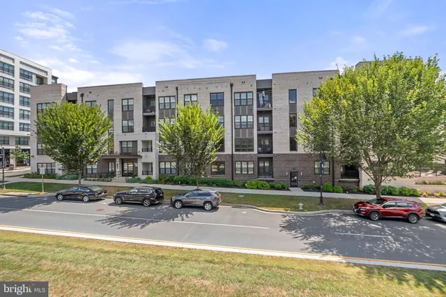 $699,900 | 210 Decoverly Drive, Unit 106, Gaithersburg, MD 20878
