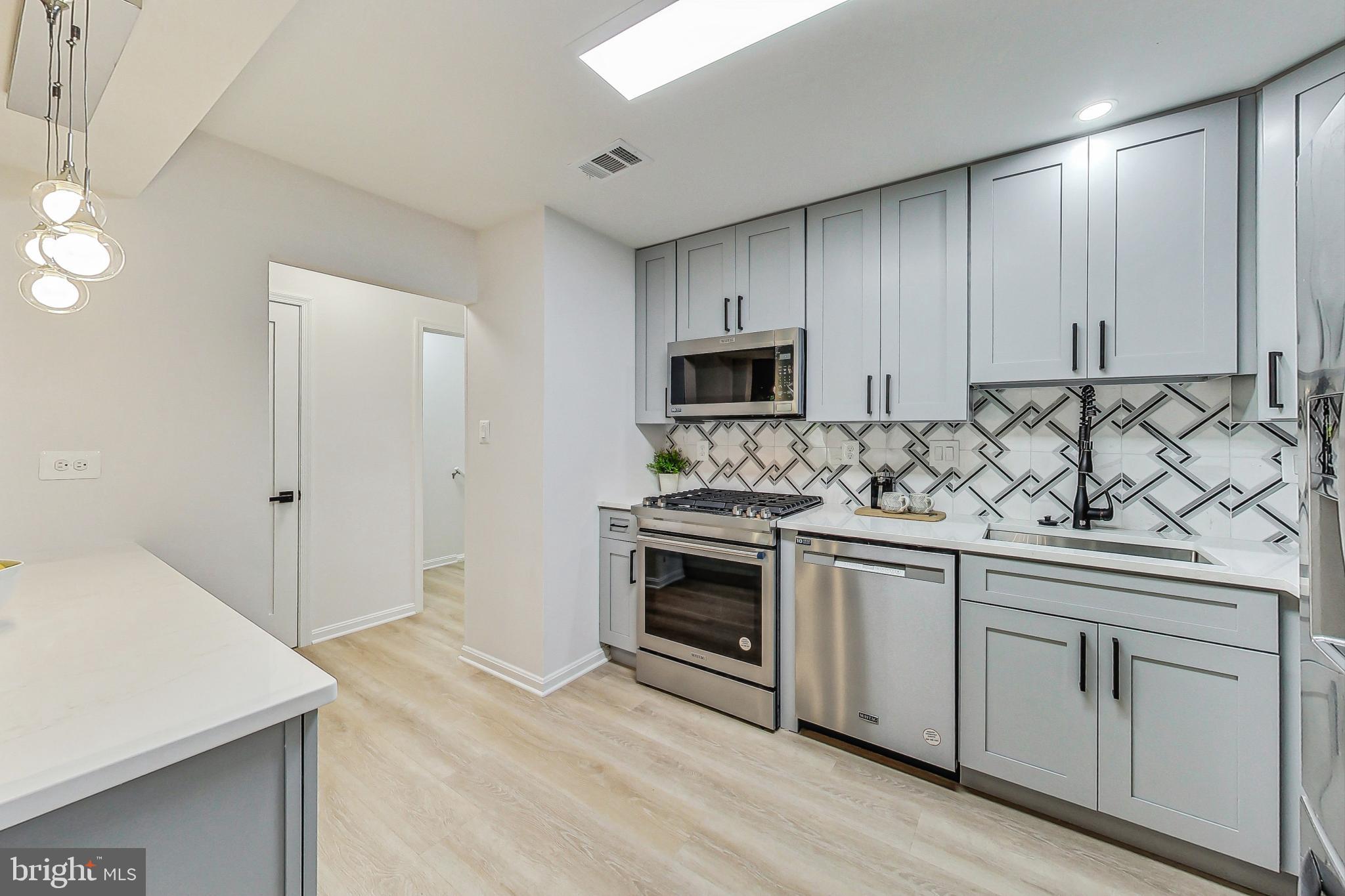 2402 Wanda Way Reston, VA 20191 - Photo 3 of 20