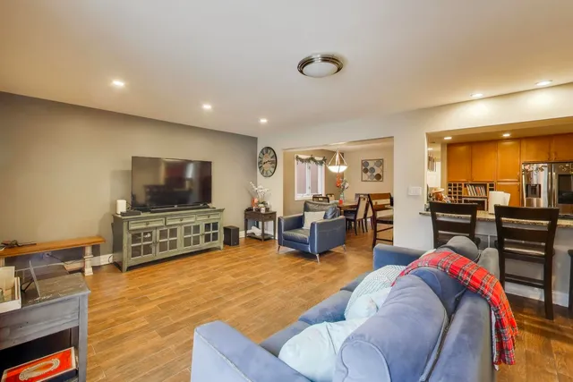 $429,900 | 4327 Wenonah Avenue, Stickney, IL 60402