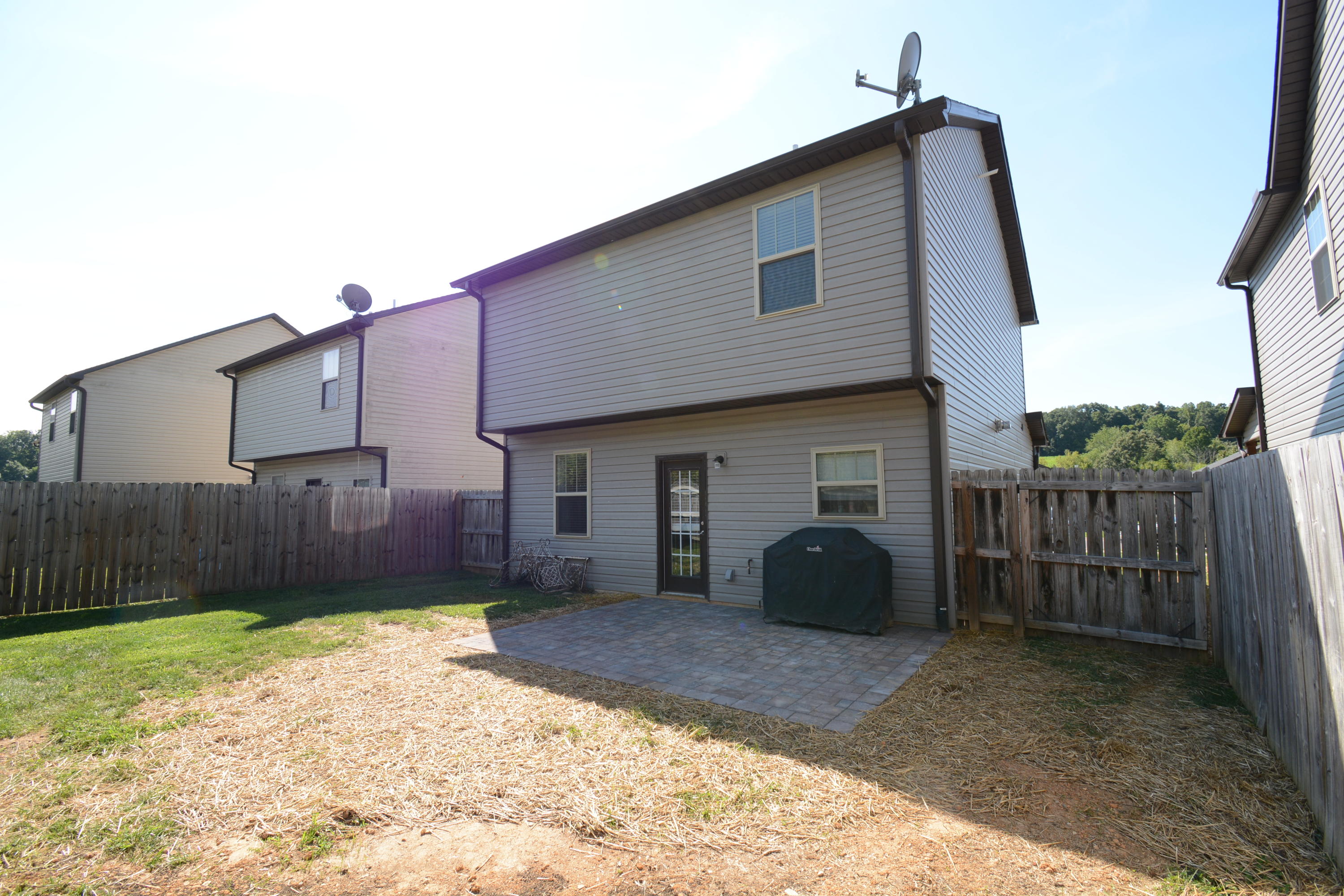 678 Suffolk Road Johnson City, TN 37615 - Photo 28 of 35 Exterior Suffolk (7)