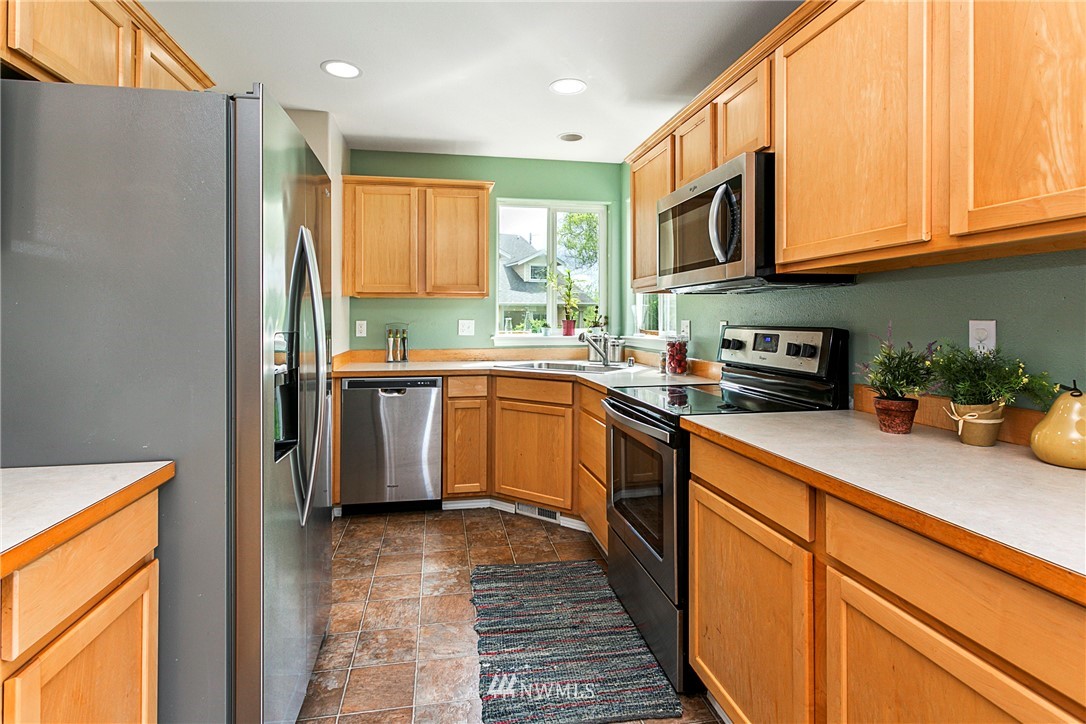 18718 10th Avenue Southeast Bothell, WA 98012 - Photo 9 of 28
