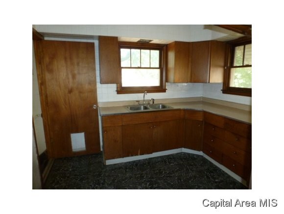 1032 West King Street Decatur, IL 62522 - Photo 9 of 18