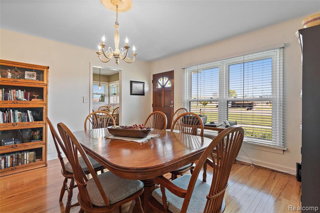 327 West Maple Road Clawson, MI 48017 - Photo 4 of 26