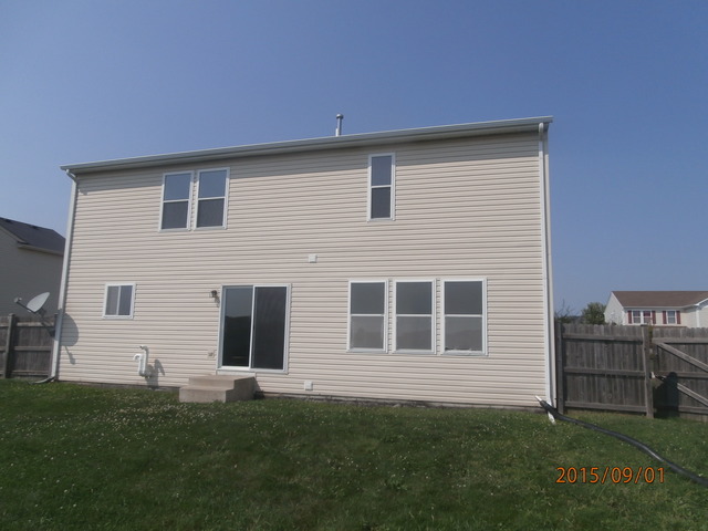 640 Halfway Road Bourbonnais, IL 60914 - Photo 2 of 15 a front view of a house with a garden