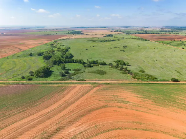 $592,000 | 320 Ac, Lakeview, TX 79239