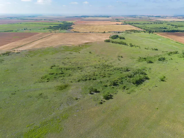 $592,000 | 320 Ac, Lakeview, TX 79239
