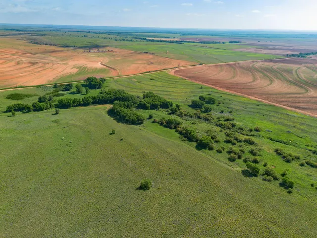 $592,000 | 320 Ac, Lakeview, TX 79239