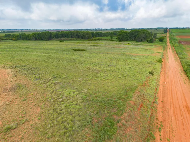 $592,000 | 320 Ac, Lakeview, TX 79239